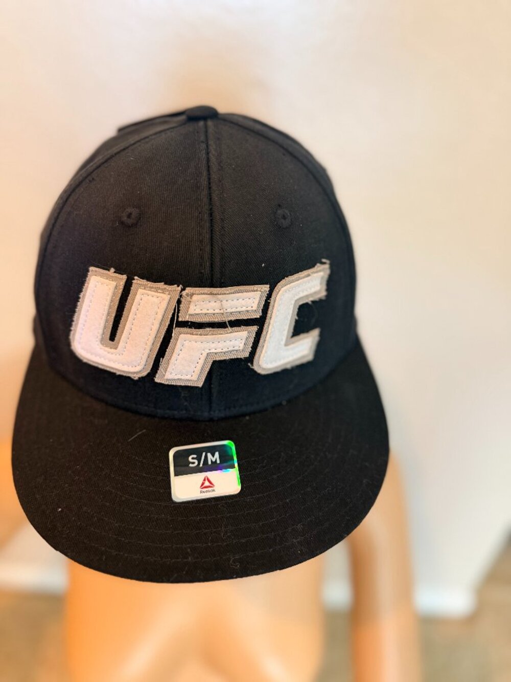 NWT Reebok UFC Black Flat Brim Flexfit Hat Cap S/M Appliqué Logo
